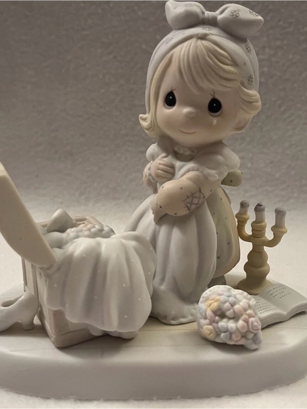 Vintage 1983 Precious Moments Precious Memories"Figurine E-2828 Retired